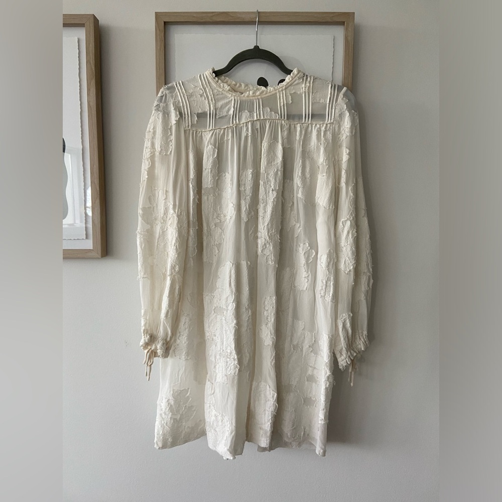 Elegant Cream Lace Dress